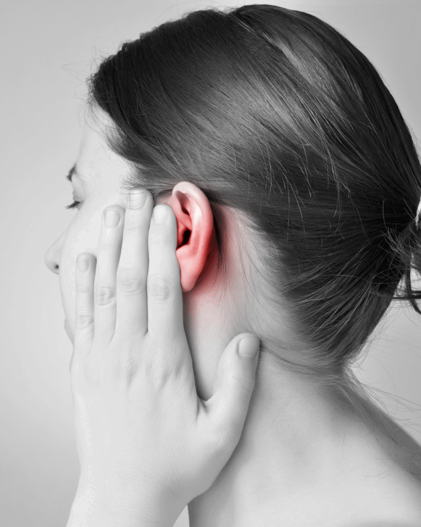 μαστοειδίτιδα woman in ear pain