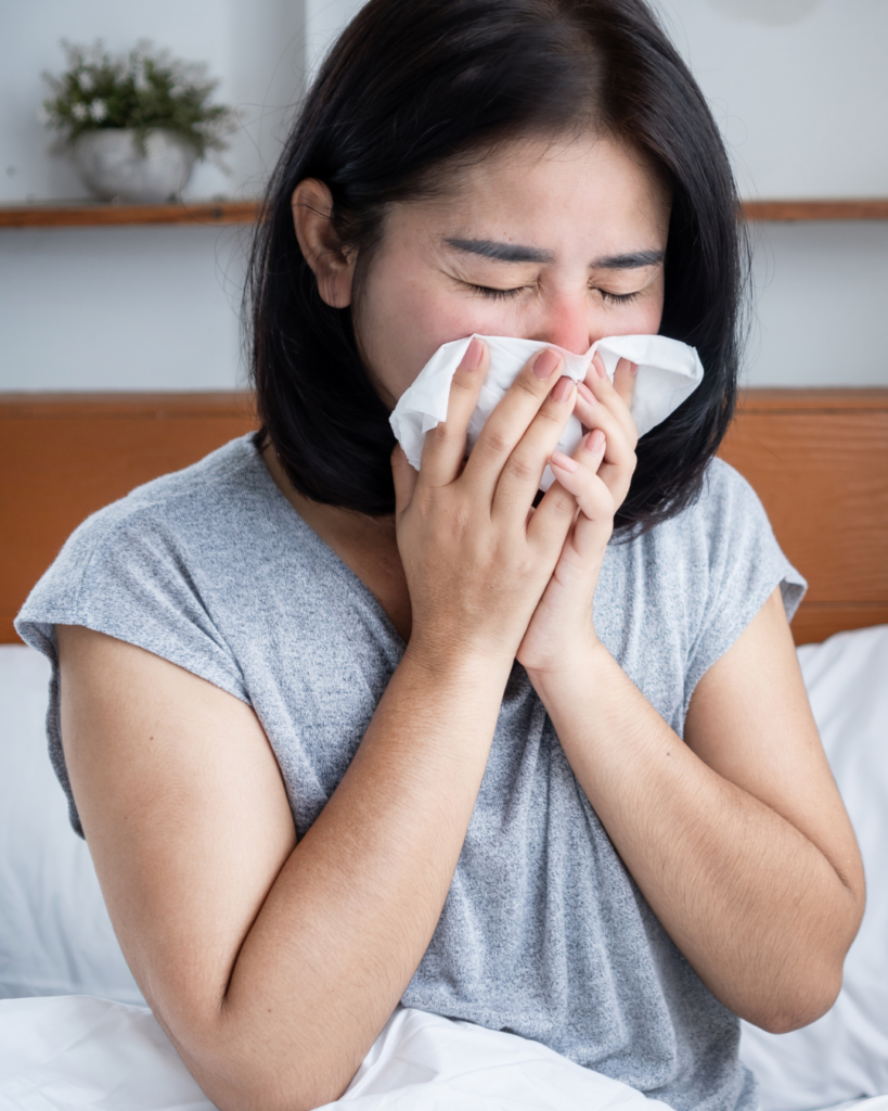 ιγμορίτιδα woman with runny nose